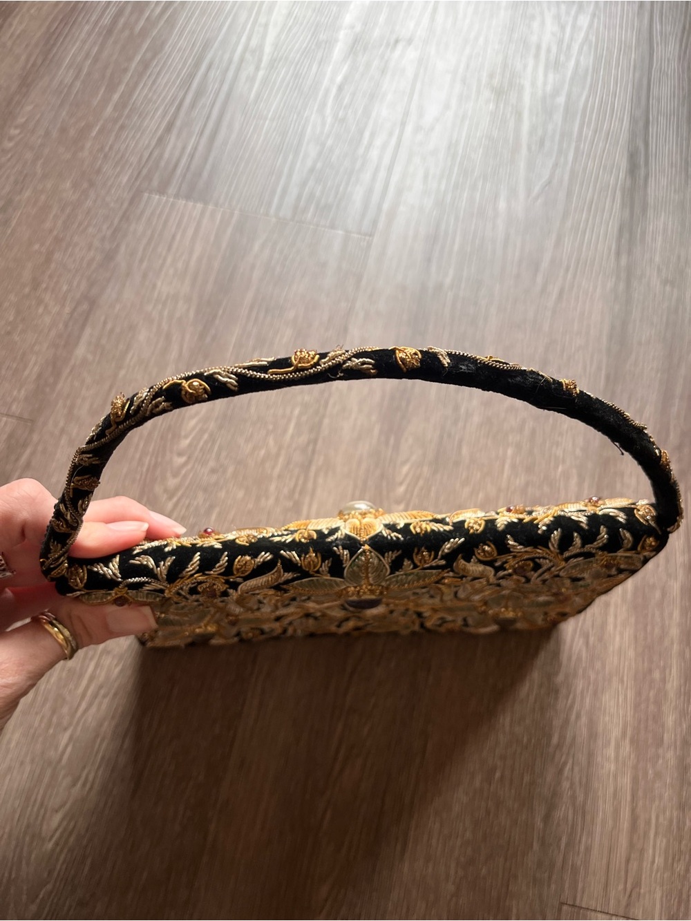 vintage handcrafted Zardozi embroidered black velvet evening bag - Picture 3 of 4